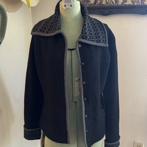 Icelandic size medium Black and Gray Women's Jacket